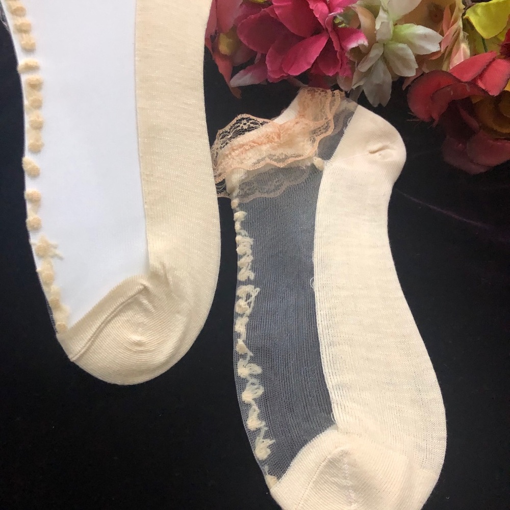 Fancy Socks With Lace - Picture 2 of 4